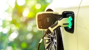 Laadpaal: elektrische wagen wordt opgeladen aan een laadpunt